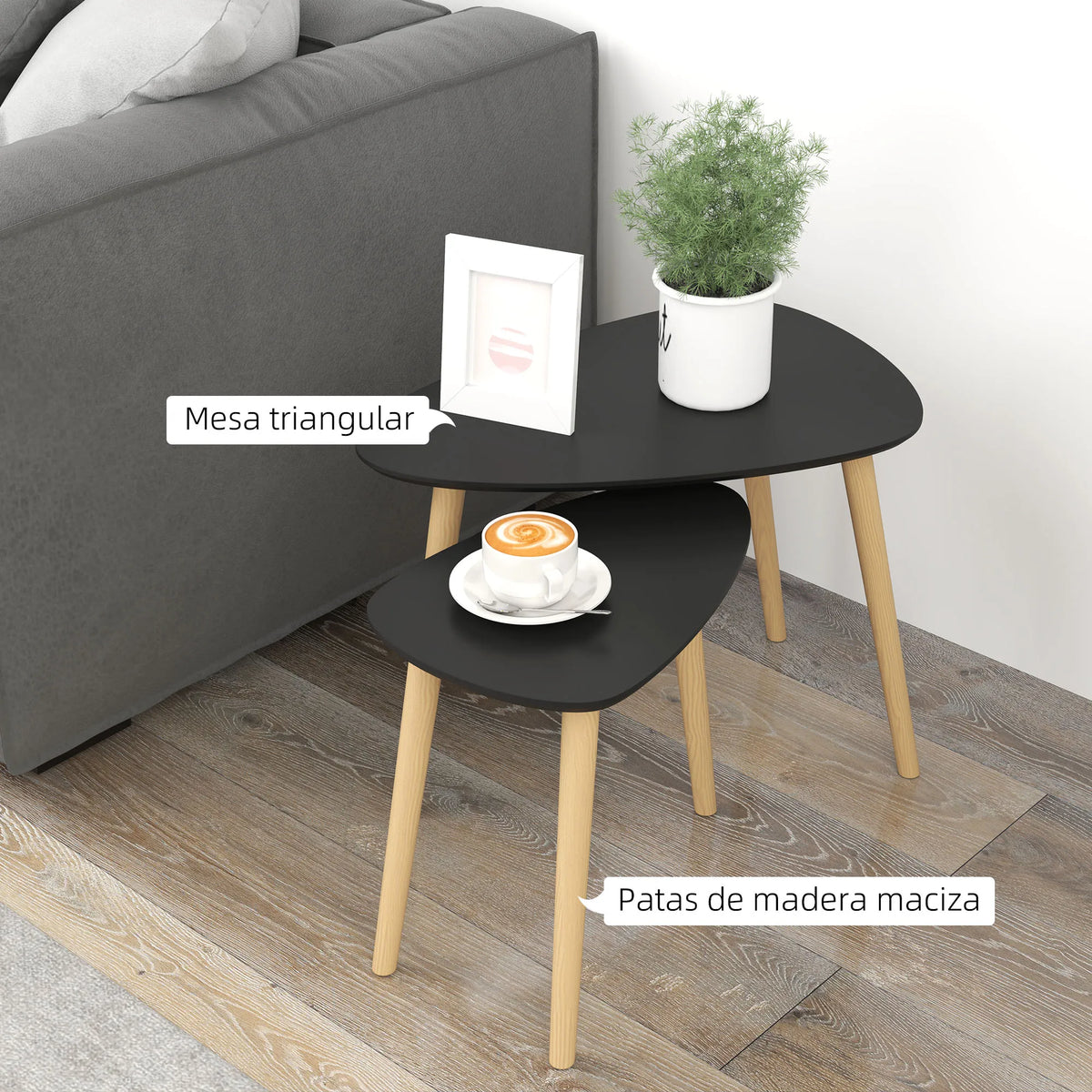 Juego de 2 mesas nido con diseño moderno y acabado natural.